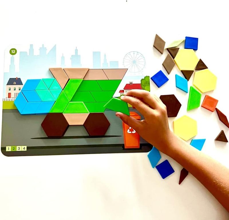 картинка Развивающая игрушка "Геометрические блоки" с карточками (Экология и переработка мусора, 120 элементов) от магазина снабжение школ